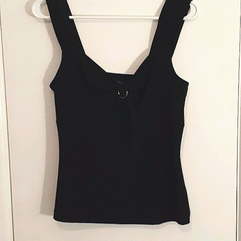Sleeveless black stretchy top